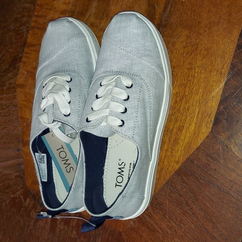 Toms - Picture 2 of 6